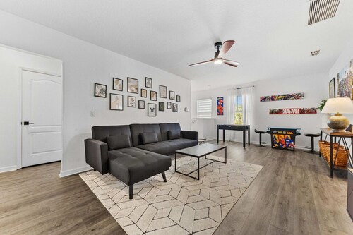 *Private Pool *BBQ *Near Disney *Sleeps 10