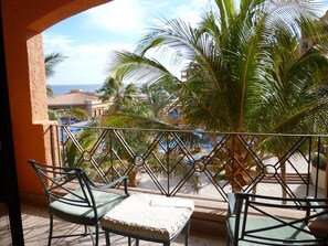 Property grounds - Luxury 1-bedroom Cabo resort sleeps 5. Easy access to beach, marina and downtown (Cabo San Lucas)