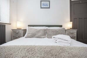 2 bedrooms, iron/ironing board, free WiFi, bed sheets - Ideal Remote Workspace + Quiet + Great location (Brighton and Hove)