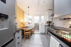 Coffee/tea maker, fridge, microwave, oven - Ideal Remote Workspace + Quiet + Great location (Brighton and Hove)