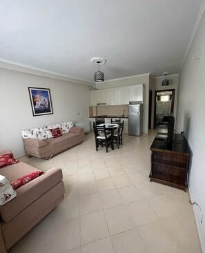 Perhehuone, näköala puutarhaan, pohjakerroksessa | Ilmainen Wi-Fi, vuodevaatteet