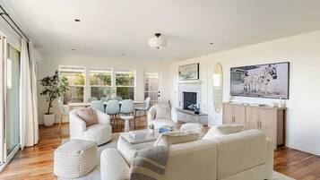 Télévision, cheminée