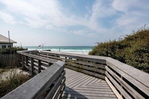 Property grounds - Hello Sunshine - Relaxed Beach Escape Pet Friendly • Pool • Walk to Sand (Santa Rosa Beach)