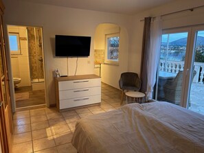 1 bedroom, iron/ironing board, Internet, bed sheets - Cozy apartment for 2 pers with all amenities, 50 meters from the lake (Bilice)