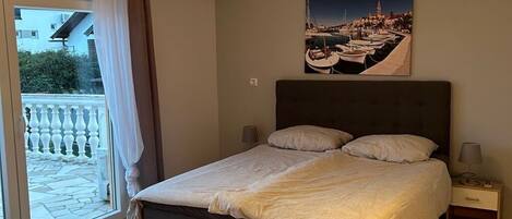 1 chambre, fer et planche à repasser, accès Internet, draps fournis