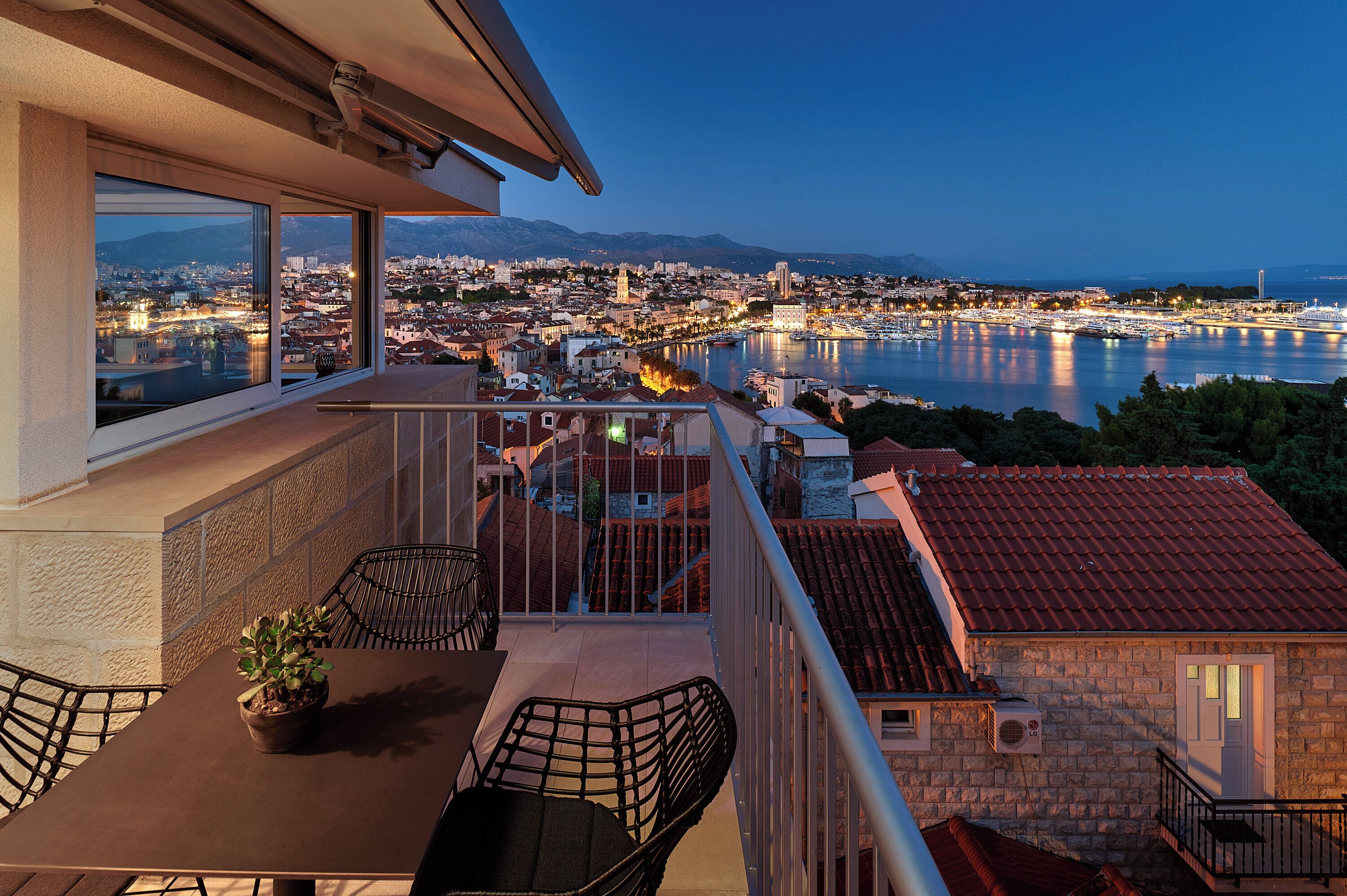 تناول الطعا م بالخارج