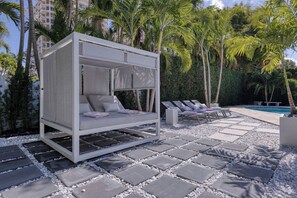 Terrace/patio - The 2020 PARK • Designed for Rest • Modern Coastal Sanctuary • Walk to Beach (Fort Lauderdale)