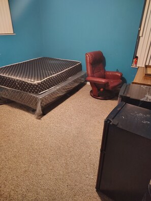 Interior - Private room and bathroom for rent in large house quite owner lives on property (Tampa)