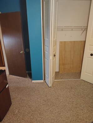 Interior - Private room and bathroom for rent in large house quite owner lives on property (Tampa)