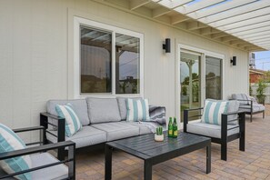 Terrace/patio - Designer Desert Escape - Pet-Friendly -  Firepit + Cowboy Pool - Near Old Town (Scottsdale)