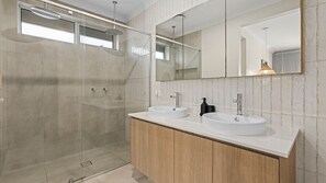 Ducha y secador de pelo