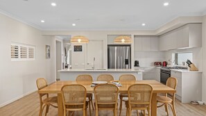 Dining - Modern Coastal Retreat Close to the St Leonards Foreshore (St Leonards)