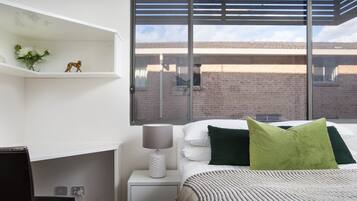 Apartment | 1 bedroom, laptop workspace, iron/ironing board, bed sheets