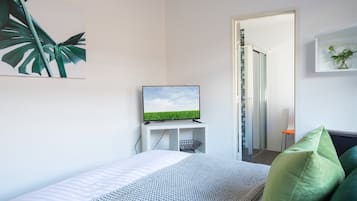 Apartment | 1 bedroom, laptop workspace, iron/ironing board, bed sheets