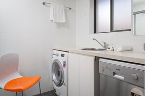 Bathroom - Cosy and Bright Studio Next to Westmead Hospital (Sydney)