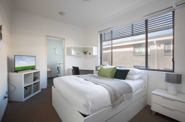 Apartment | 1 bedroom, laptop workspace, iron/ironing board, bed sheets - Cosy and Bright Studio Next to Westmead Hospital (Sydney)
