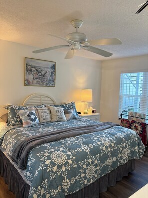 2 bedrooms, iron/ironing board, WiFi, bed sheets - This began as our PARADISE now it can be yours (New Smyrna Beach)