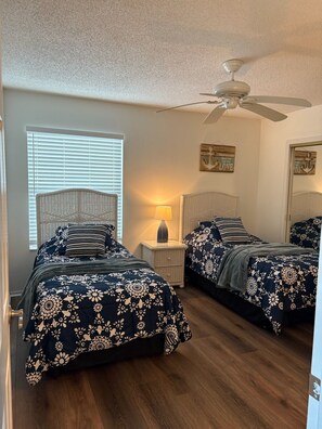 2 bedrooms, iron/ironing board, WiFi, bed sheets - This began as our PARADISE now it can be yours (New Smyrna Beach)
