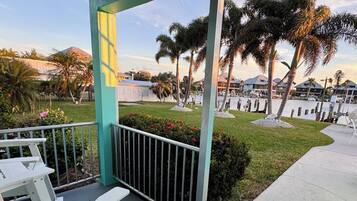 Appartamento panoramico, 1 camera da letto, vista porto, sull'acqua | Terrazza/patio