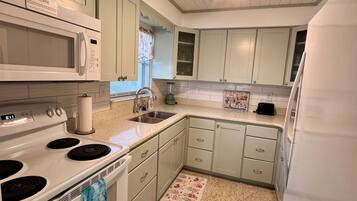 Superior Apartment, Harbour View, Overwater