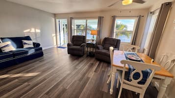 Superior Apartment, Harbor View, Overwater | Living area