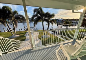 Superior Apartment, Harbor View, Overwater | Terrace/patio - MALU LANI Inn & Marina  (Bokeelia)