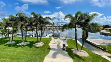 Superior-huoneisto, näköala satamaan, veden päällä | Silitysrauta/-lauta, ilmainen Wi-Fi