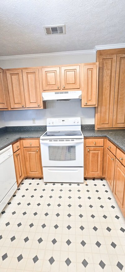 Serene 2-bedroom house with AC in charming Eastman