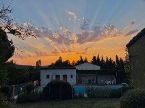 Exterior - Lovely 5-bedroom farmhouse in enchanting Aude region (Escueillens-et-Saint-Just-de-Bélengard)