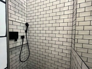 Shower - Bordeaux Apartment with Balcony Steps to Wine & City Center! (Bordeaux)
