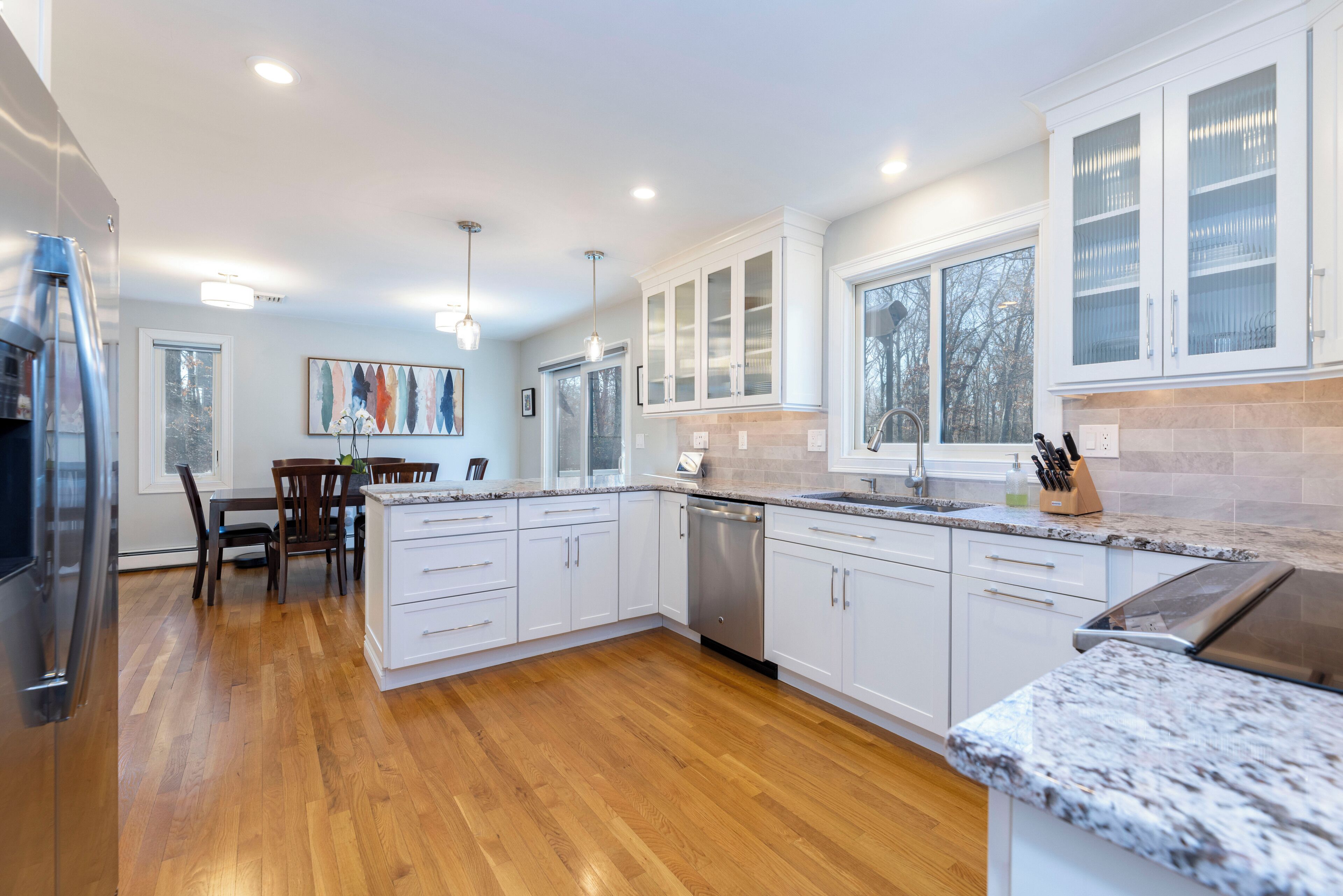 Micro-ondes, four, plaque de cuisson, lave-vaisselle