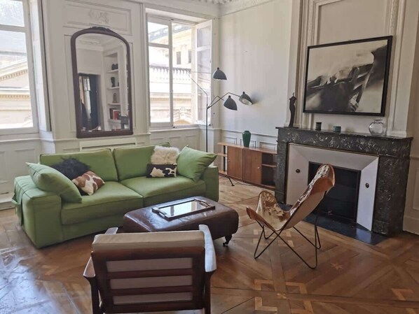 Télévision, espaces bureaux