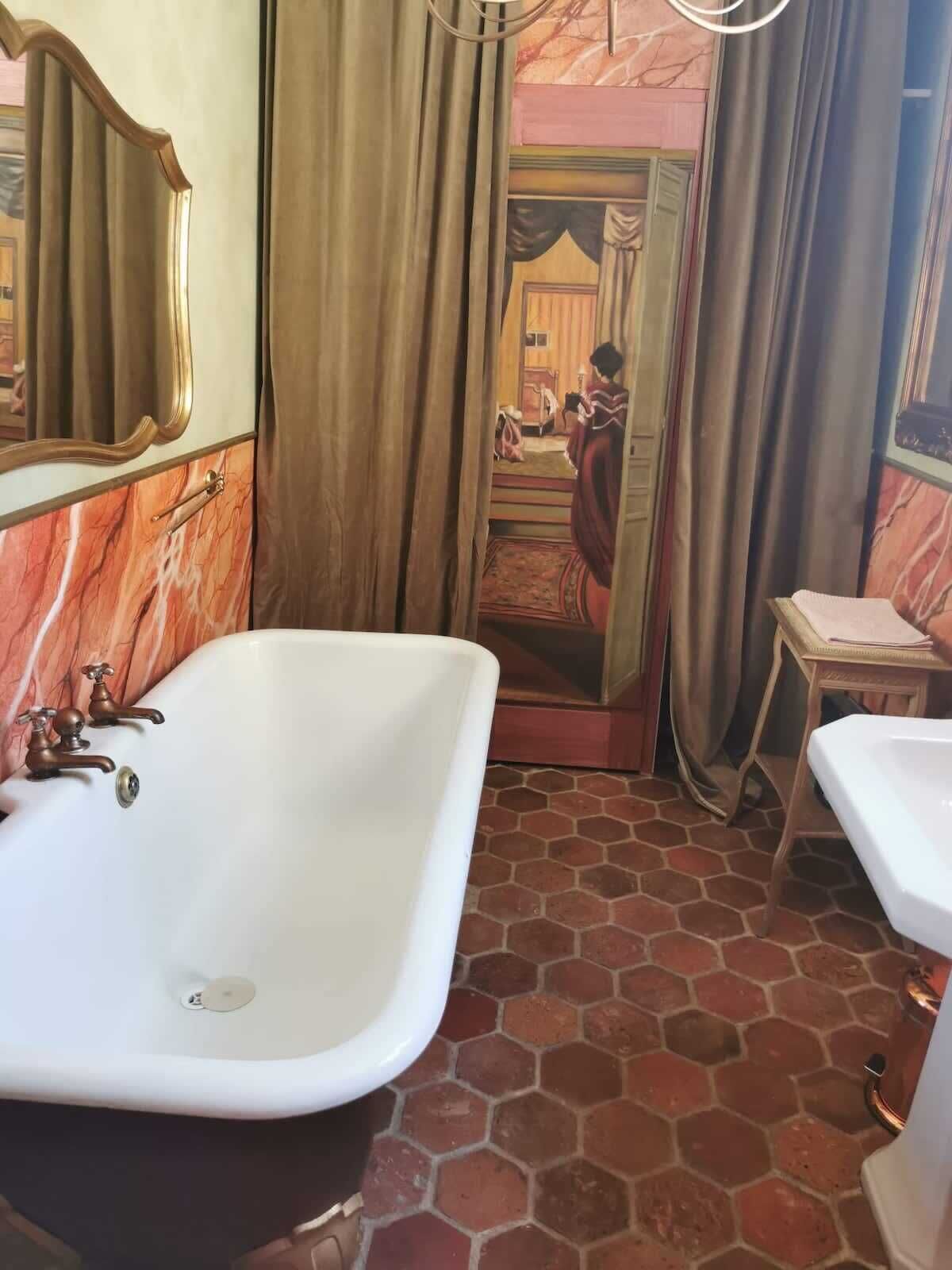 Douche, sèche-cheveux