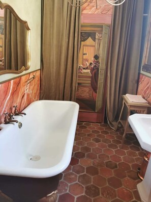 Douche, sèche-cheveux