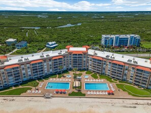 Exterior - 🌴🌊Beautiful Oceanfront 3BR | Sandpiper 611 | Two Large Pools + Putting Green (New Smyrna Beach)