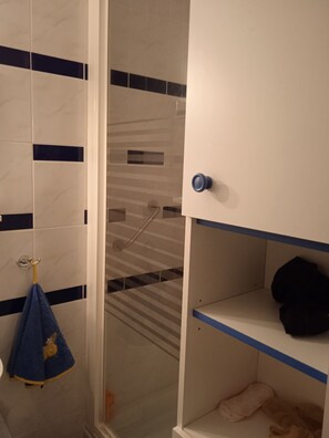 Hair dryer, toilet paper - Le Barcarès (Le Barcarès)