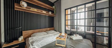 Iron/ironing board, WiFi, bed sheets