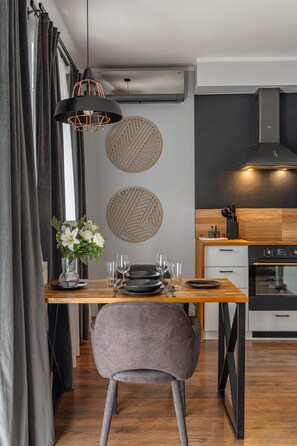 Dining - Grzegórzki Apt – A/C, Vistula View – by Rentujemy (Kraków)