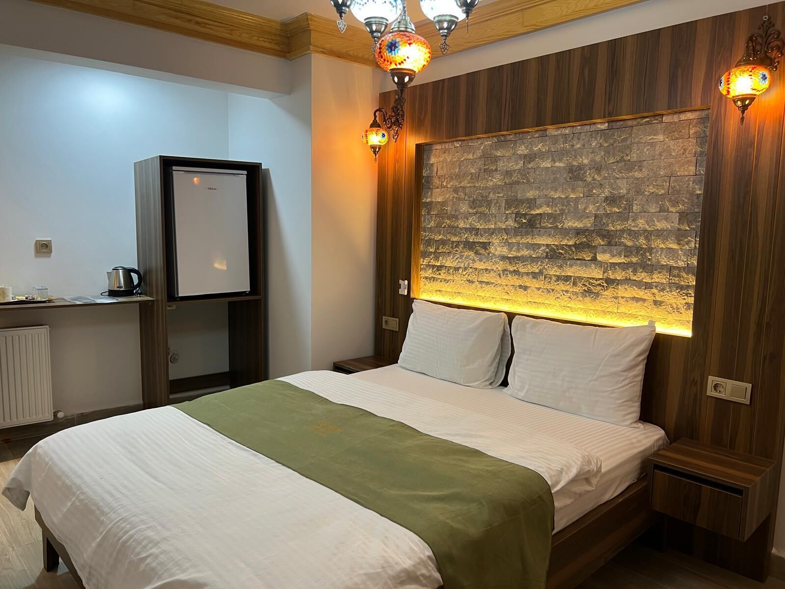 Economy Room | Peralatan tempat tidur premium, langsir/tirai gelap terus 