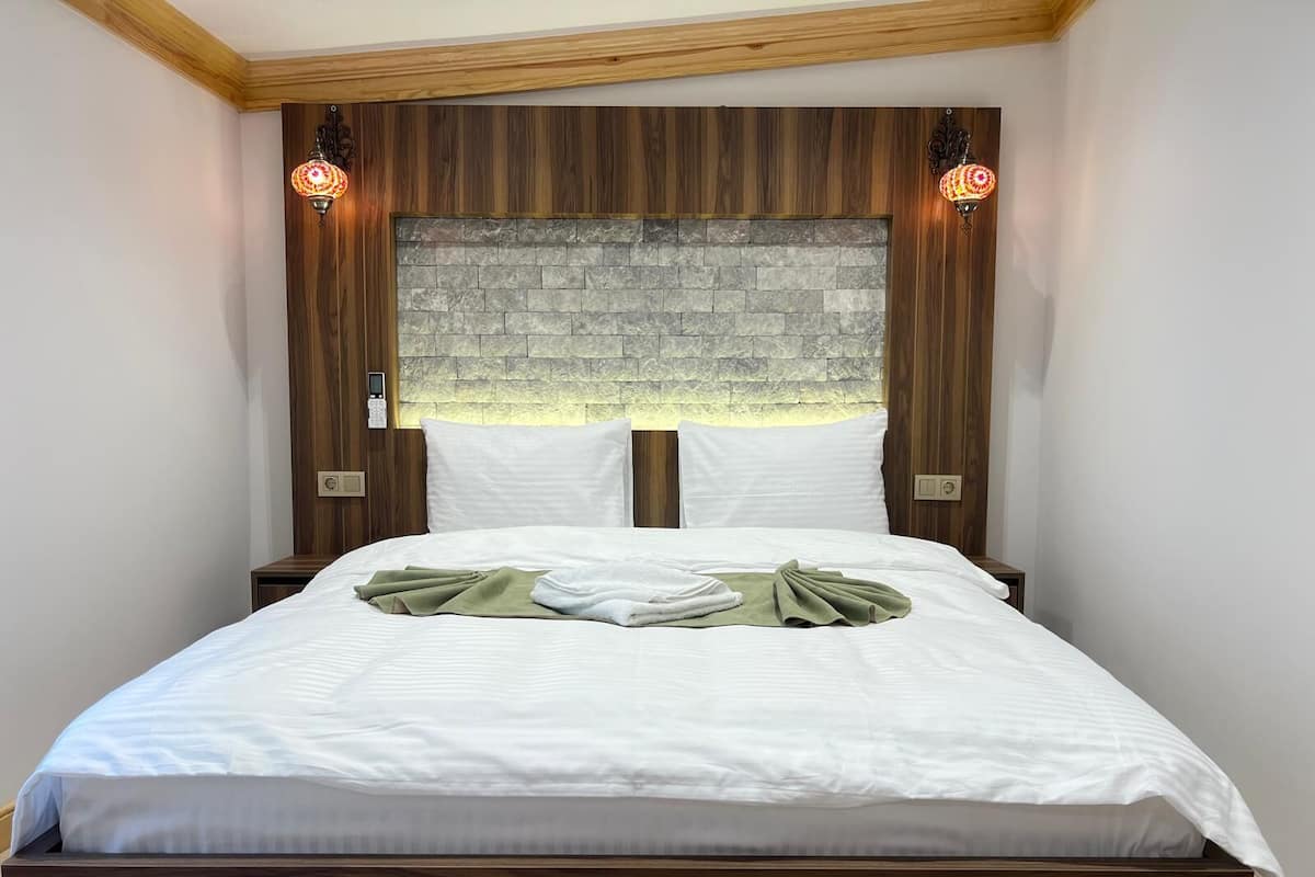 Deluxe Room | Peralatan tempat tidur premium, langsir/tirai gelap terus