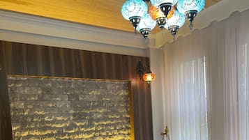 Standard Room | Peralatan tempat tidur premium, langsir/tirai gelap terus