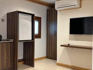 Deluxe Room | Peralatan tempat tidur premium, langsir/tirai gelap terus