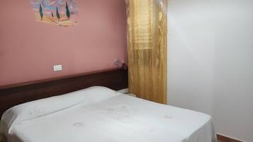 3 bedrooms, iron/ironing board, travel crib, free WiFi