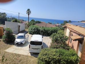 A residential area with two parked cars, a white van, and a house with a tiled roof. - Villa Lucrezia – Relaxation, sea, and authentic Sicilian charm (Balestrate)