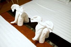 Superior Double Room, Balcony | Desk, laptop workspace, free WiFi - Azure Palace (Patong)