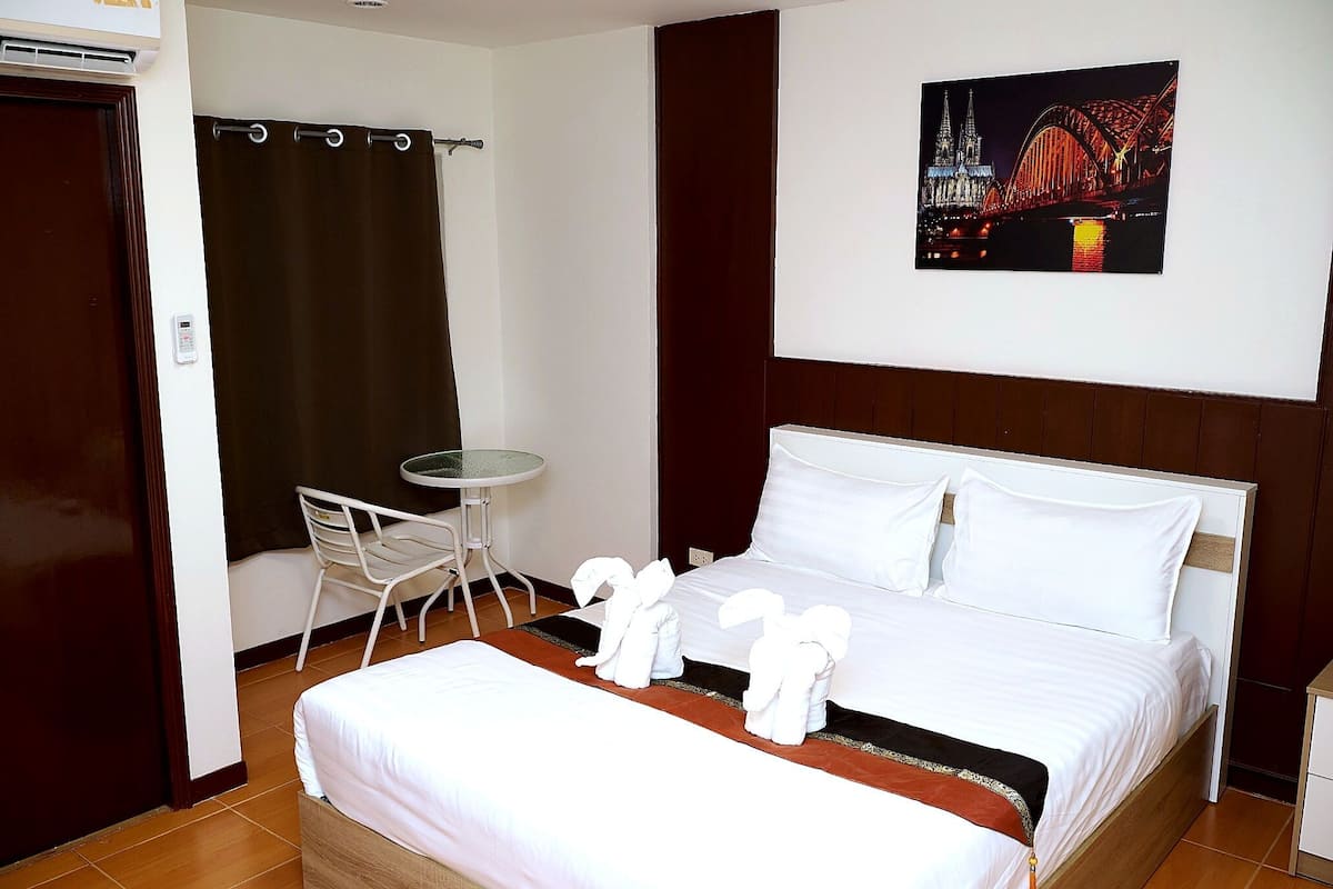 Superior-Doppelzimmer, Balkon | Schreibtisch, laptopgeeigneter Arbeitsplatz, kostenloses WLAN