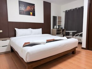 مكتب ومساحة عمل للكمبيوتر المحمول وواي فاي مجانًا