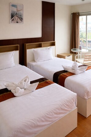 Superior Twin Room, Balcony | Desk, laptop workspace, free WiFi - Azure Palace (Patong)