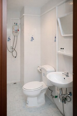 Superior Double Room, Balcony | Bathroom - Azure Palace (Patong)