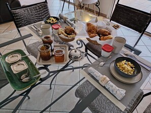 Desayuno continental incluido todos los días 